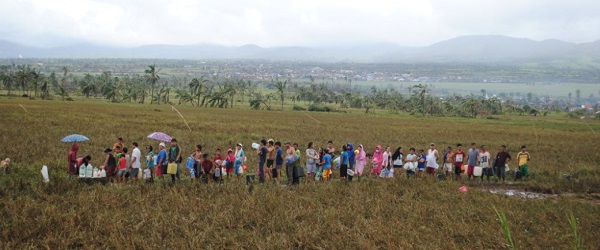 With 10,000 now believed dead, yet another typhoon bears down on devastated Philippines Photo With 10,000 now believed dead, yet another typhoon bears down on devastated Philippines Philippines Typhoon Devastation 4