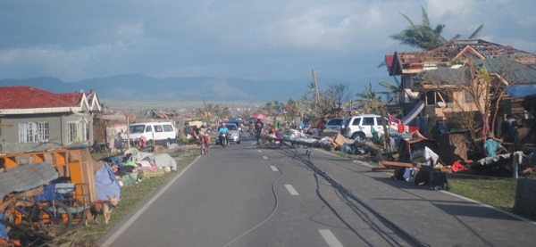 With 10,000 now believed dead, yet another typhoon bears down on devastated Philippines Photo With 10,000 now believed dead, yet another typhoon bears down on devastated Philippines Philippines Typhoon Devastation 5