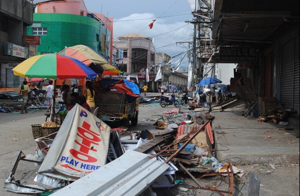 With 10,000 now believed dead, yet another typhoon bears down on devastated Philippines Photo With 10,000 now believed dead, yet another typhoon bears down on devastated Philippines Philippines Typhoon Devastation 7
